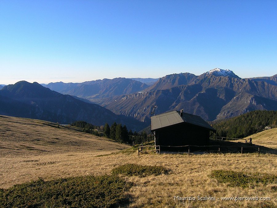 03 Panorama dal Torracchio verso la media Valbrembana.JPG